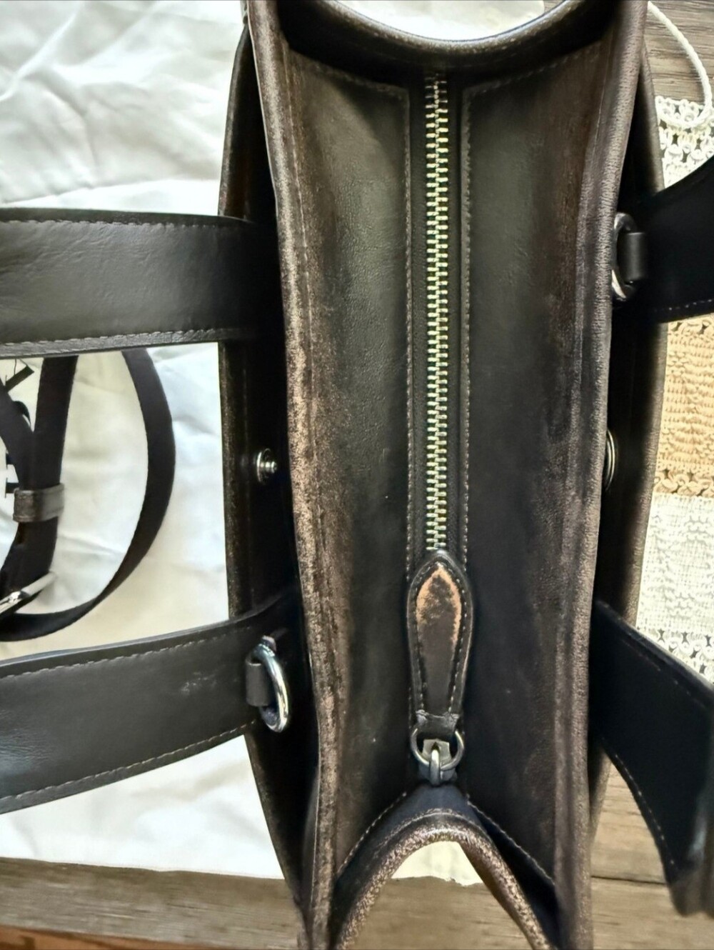 Coach New York Cargo Tote 26 Black Loved Leather - Picture 5 of 10